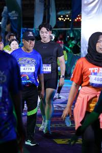 BIB: 4774, 480
                            <button type="button" onclick="openModal(26225195)" class="btn btn-primary btn-sm float-right btn-popup" data-toggle="modal" data-target=".modal-high-quality">
                        <i class="fas fa-shopping-cart"></i> Add to Cart
                    </button>
                                            <button type="button" onclick="isThisMe(26225195, true)" class="btn btn-success btn-sm float-right btn-popup btn-isme hidden" data-toggle="tooltip" data-placement="bottom" title="นี่คือรูปของคุณใช่ไหม คลิกที่นี่เพื่อเอาเข้าอัลบั้ม">
                        <i class="fas fa-plus"></i> Add to album
                    </button>
                    <button type="button" onclick="isThisMe(26225195, false)" class="btn btn-warning btn-sm float-right btn-popup btn-isnotme hidden">
                        <i class="fas fa-ban"></i> Remove from album
                    </button>